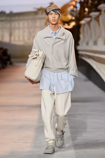 Look 18